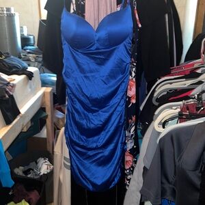 rushed sides and back for a figure flattering look just a little tight on me M